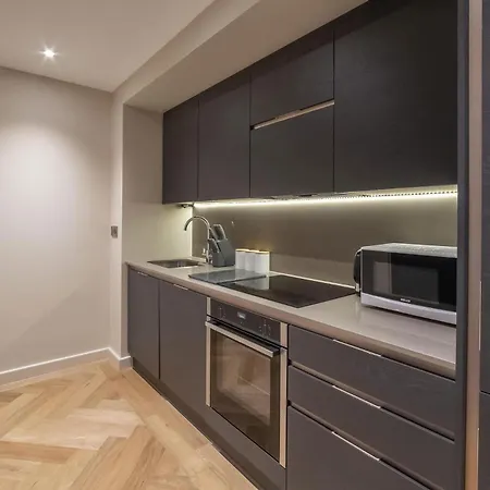 Апартаменты Luxury Within The Walls Йорк