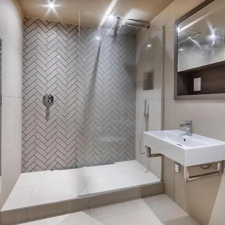 Luxury Within The Walls Апартаменты